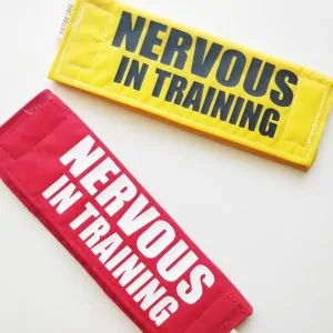 Dog leash sleeve in yellow and red "NERVOUS IN TRAINING"